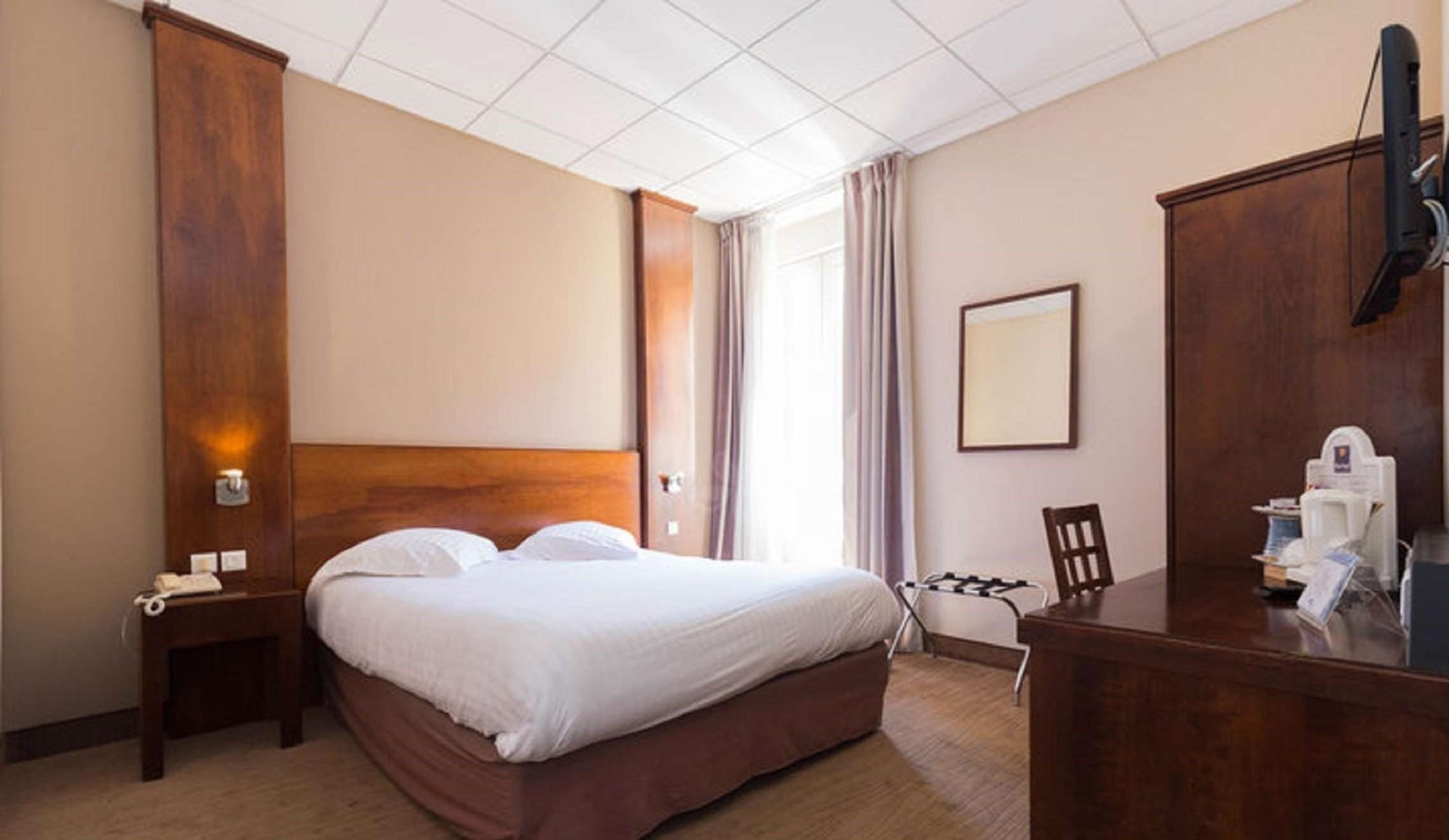 Le Noailles Gare Hotel